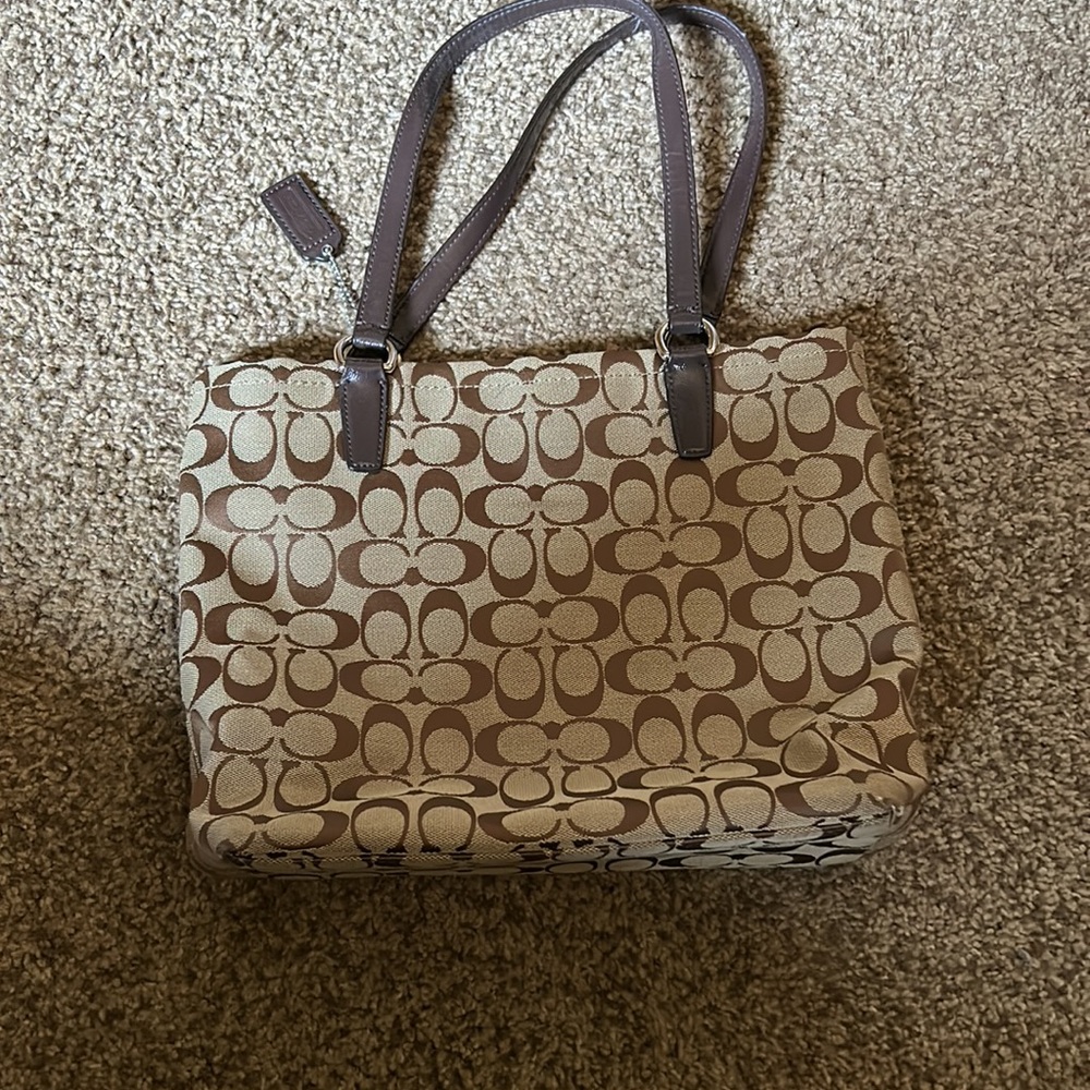 Coach purse. - Picture 2 of 5